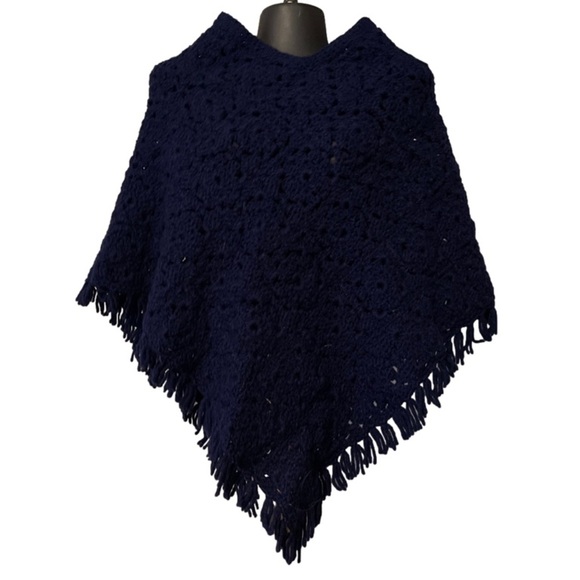 Small hand made navy blue crocheted poncho shrug with fringe - Picture 2 of 10